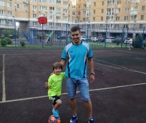 Групповые тренировки по футболу от 3 лет в клубе Young