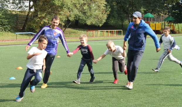 Фотография Футбольное поле (школа №384, корпус 2)