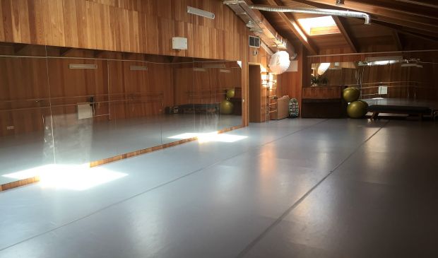 Фотография Танцевальный зал для бальных танцев