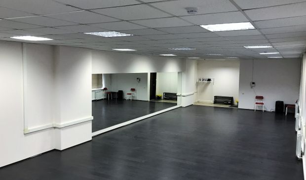 Фотография Зал для танцев, практик, медитаций и.т.д. в студии Реверанс 