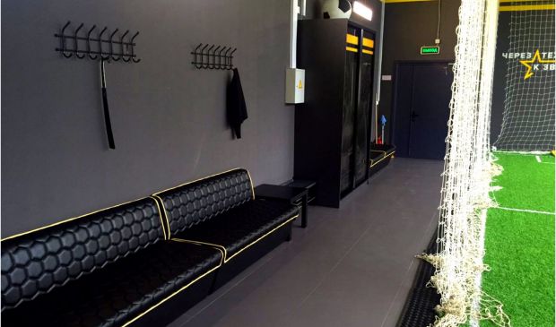 Фотография Большой зал - искусственная трава 20х10 кв.м.