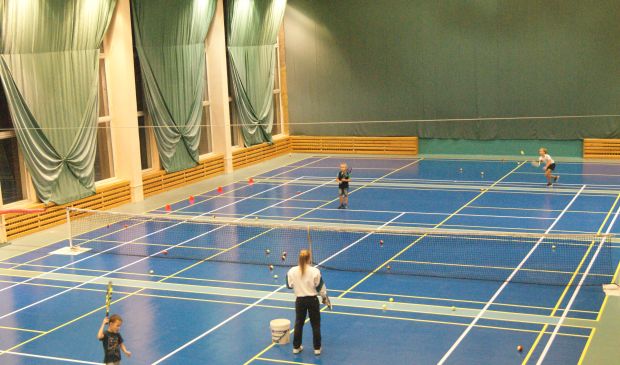 Фотография Профессиональный корт для тенниса в клубе SmashClub