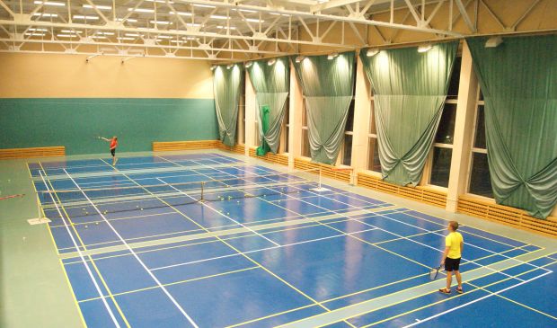 Фотография Профессиональный корт для тенниса в клубе SmashClub