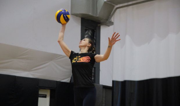 Фотография Групповые тренировки по волейболу