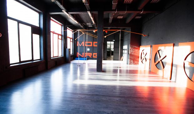 Фотография Big Hall для танцев 170 кв.м. в NRG (пилоны 5 штук)