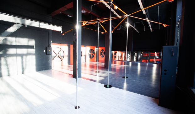 Фотография Big Hall для танцев 170 кв.м. в NRG (пилоны 5 штук)