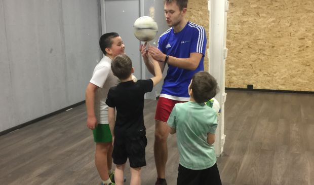 Фотография Футбольный фристайл и футбольная техника