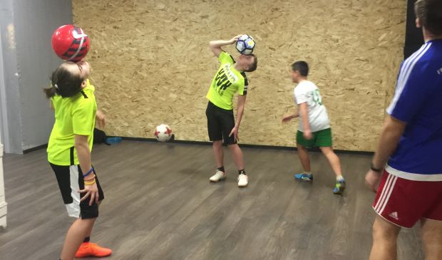 Фотография Футбольный фристайл и футбольная техника