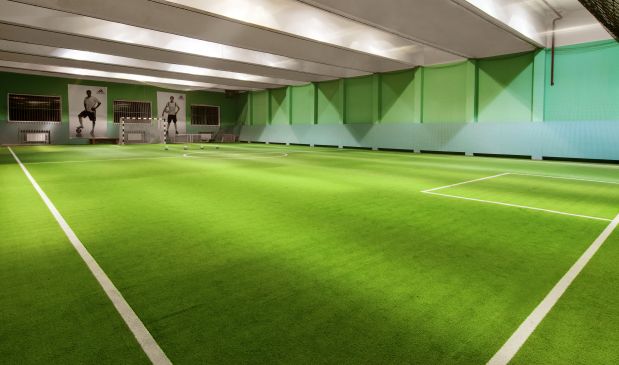 Фотография Футбольный манеж 30х15 кв.м. в клубе ORANGE Fitness