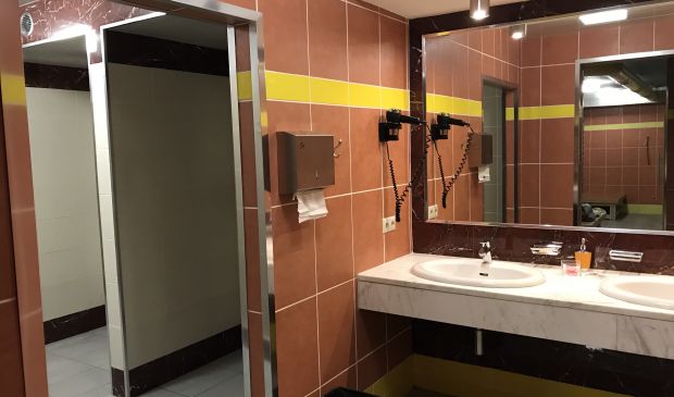 Фотография Футбольный манеж 30х17 м в клубе ORANGE Fitness 