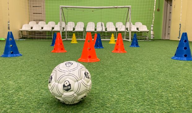 Фотография Футбольный манеж 29х8 в спортивном центре FootBe