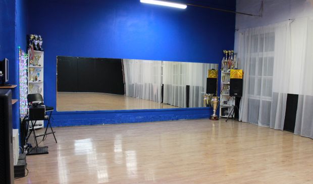 Фотография Синий зал 84 кв.м. в Alpha Dance School