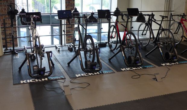 Фотография Сайклинг (тренировка на велостанке Wahoo с имитацией реалистичной он-лайн гонки)