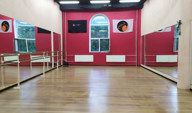 Фотография Просторный зал для занятий танцами, йогой и боевыми искусствами (72 кв.м)