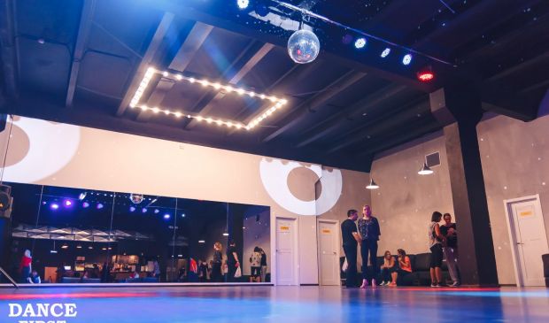 Фотография Зал для танцев 250 кв.м. DanceFirst