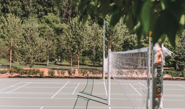 Фотография Волейбол и бадминтон на открытых профессиональных площадках в Сколково The Rink Fitness