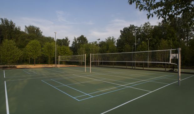 Фотография Волейбол и бадминтон на открытых профессиональных площадках в Сколково The Rink Fitness