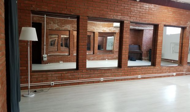 Фотография Кирпичный зал для танцев и йоги 50квм
