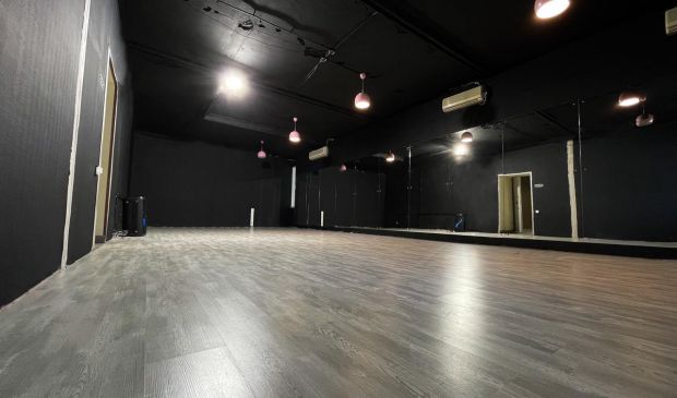 Фотография Зал для танцев Total Black в «Black Lions Dance Studio»