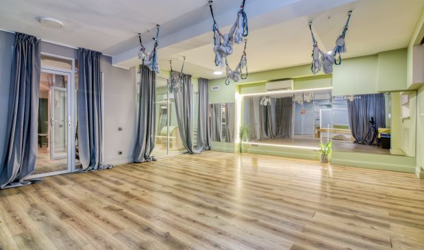 Фотография Аренда зала для занятий йогой/пилатесом/гамаки (35м2)