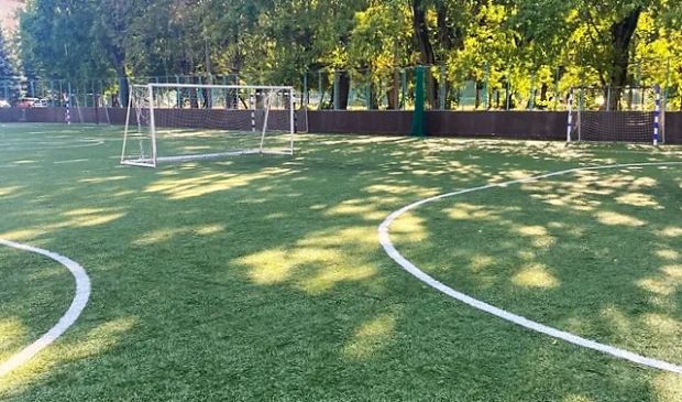 Фотография Спортивная площадка по футболу 60х30 в СК 