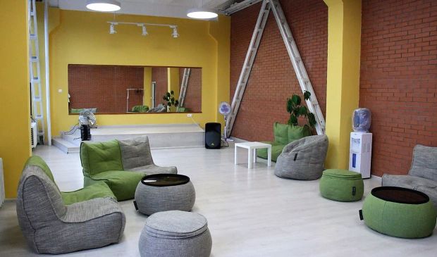 Фотография Желтый зал 75 кв.м. в лофте Slam Space