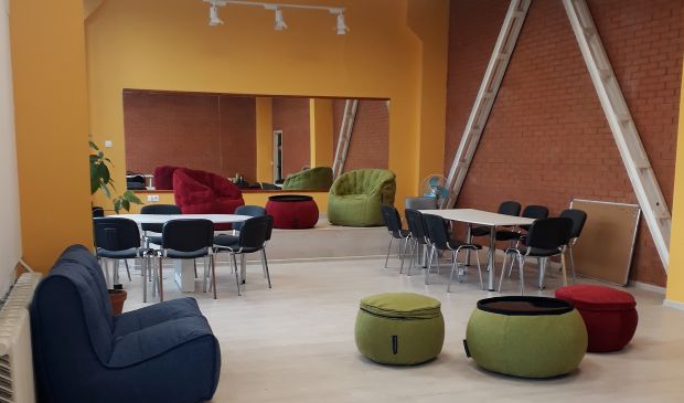 Фотография Желтый зал 75 кв.м. в лофте Slam Space