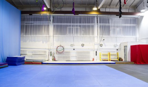 Фотография Зал для худ гимнастики, черлидинга, жонглёрства, капоейра - высота 9 метров