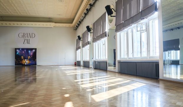 Фотография Большой зал с дубовым паркетом 