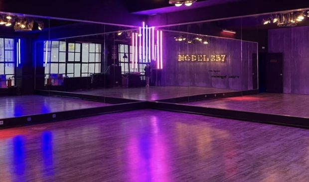 Фотография Зал 75 кв.м. в школе танцев «DM»