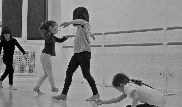 Фотография Занятия по современному танцу для детей (4-5 лет)