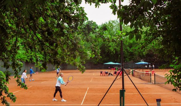 Фотография Открытые грунтовые корты в Теннисном клубе 