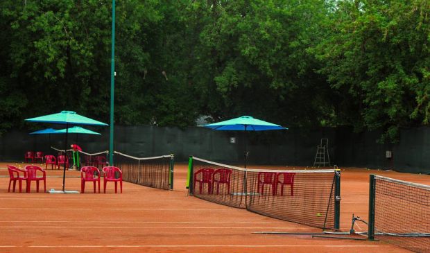 Фотография Открытые грунтовые корты в Теннисном клубе 