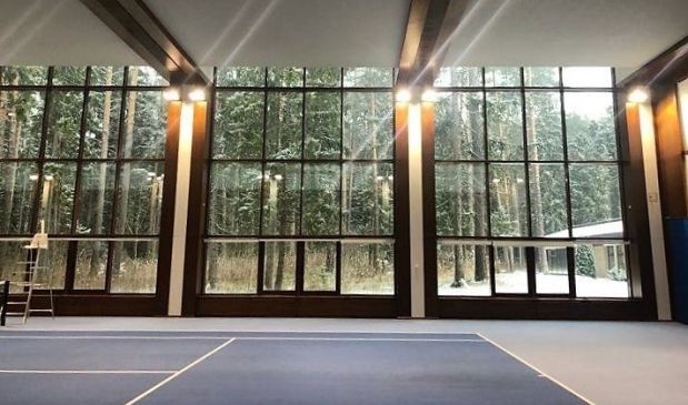 Фотография Крытый теннисный корт в усадьбе 