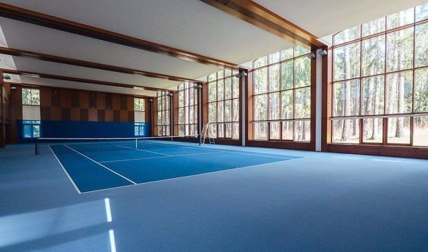 Фотография Крытый теннисный корт в усадьбе 