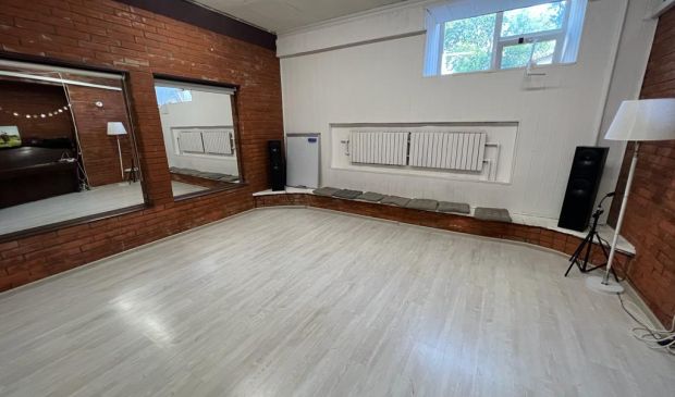 Фотография Кирпичный зал для танцев и йоги 50квм