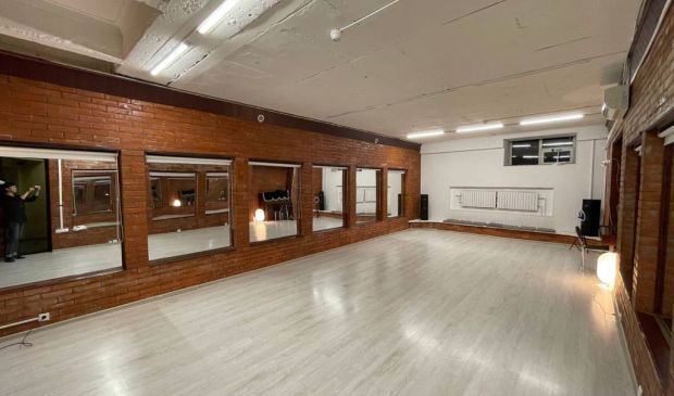 Фотография Кирпичный зал для танцев и йоги 50квм