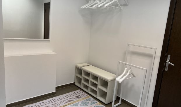 Фотография Зал 73 кв.м с зеркалами и гамаками 