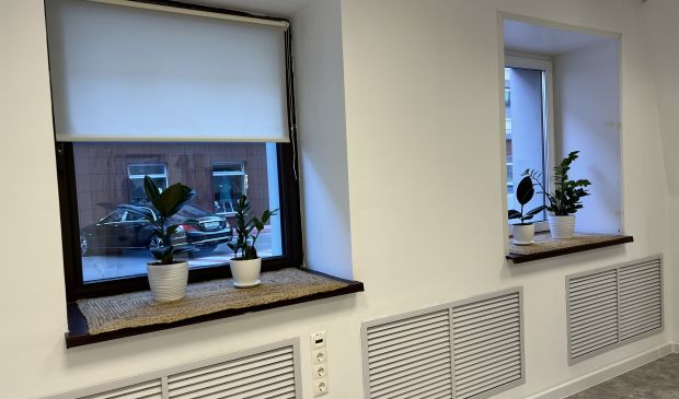 Фотография Зал 73 кв.м с зеркалами и гамаками 