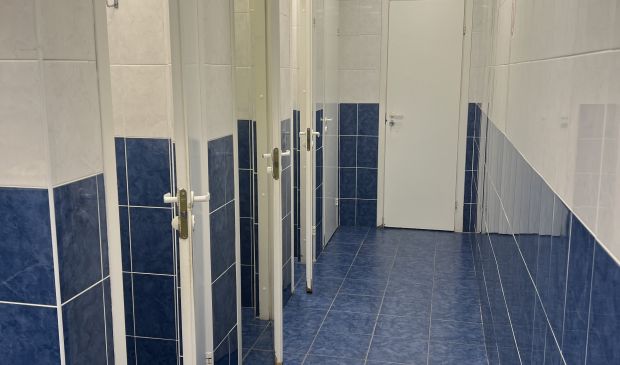 Фотография Зал 73 кв.м с зеркалами и гамаками 