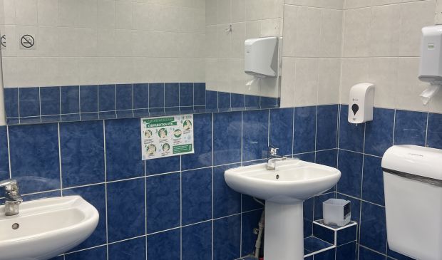 Фотография Зал 73 кв.м с зеркалами и гамаками 