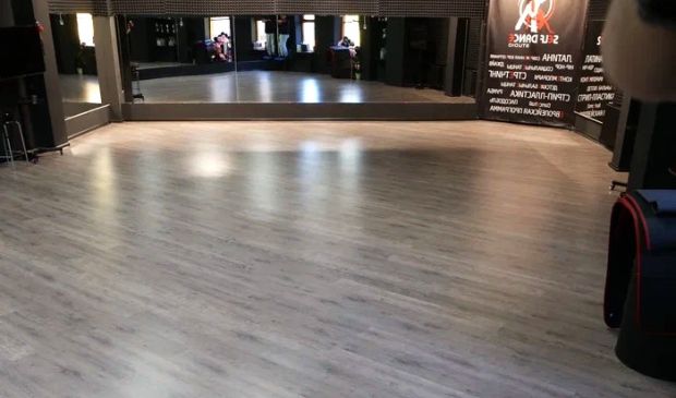 Фотография Танцевальный зал с зеркалами 