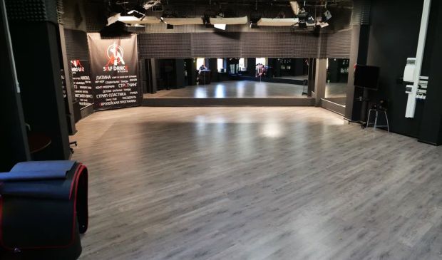 Фотография Танцевальный зал с зеркалами 