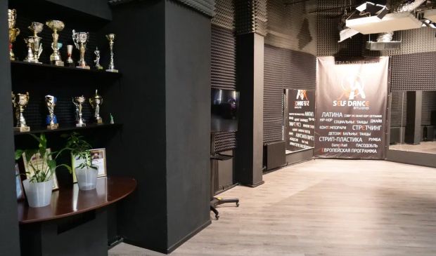 Фотография Танцевальный зал с зеркалами 