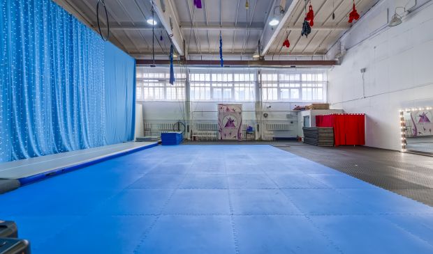 Фотография Зал для худ гимнастики, черлидинга, жонглёрства, капоейра - высота 9 метров