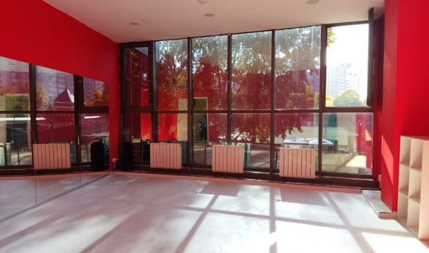 Фотография Красный танцевальный зал 30 кв.м. 