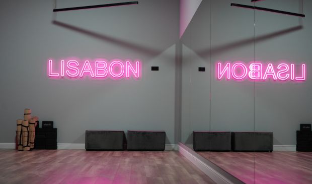 Фотография Studio 1. Зал 57 кв.м. с неоновой подсветкой 