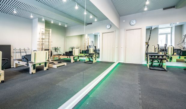 Фотография Зал 60 кв.м. с реформерами в студии пилатеса 