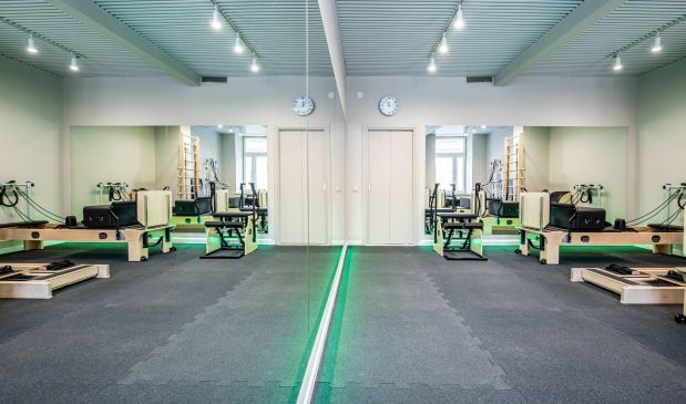 Фотография Зал 60 кв.м. с реформерами в студии пилатеса 