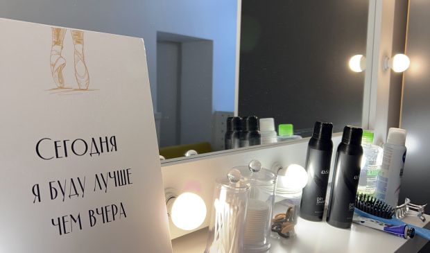 Фотография Зал 40 кв.м. с балетным покрытием LEVITA